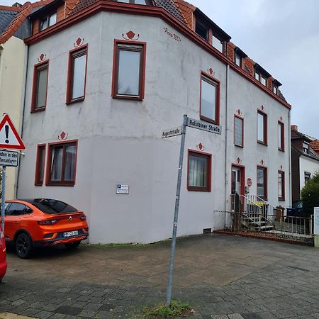 Unique: Geraeumig - Bhf-Nah - Parkplatz - Netflix Apartment BRE Екстериор снимка