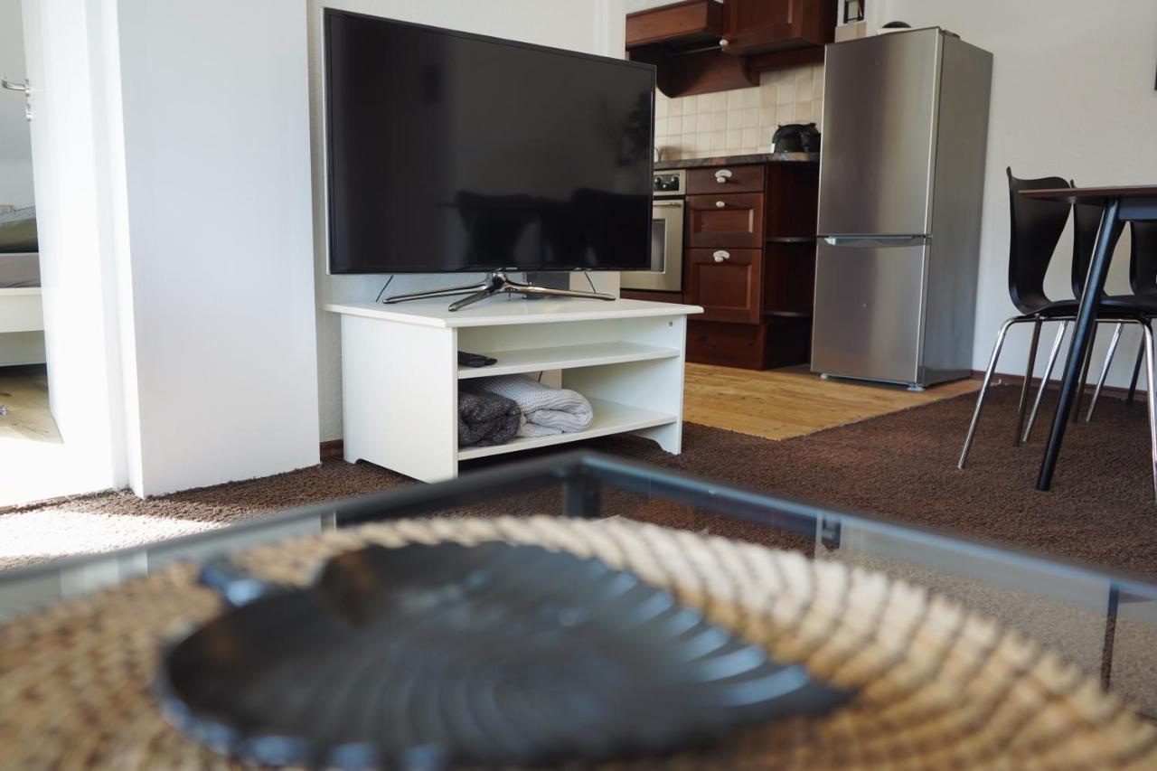 Unique: Geraeumig - Bhf-Nah - Parkplatz - Netflix Apartment BRE Екстериор снимка