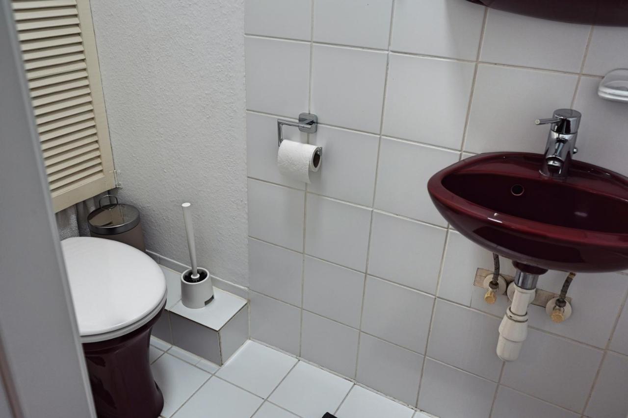 Unique: Geraeumig - Bhf-Nah - Parkplatz - Netflix Apartment BRE Екстериор снимка